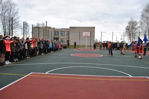 23 октября в мкуо Чертовищенская Основная Школа состоялось тожественное открытие новой многофункциональной спортивной площадки. 05