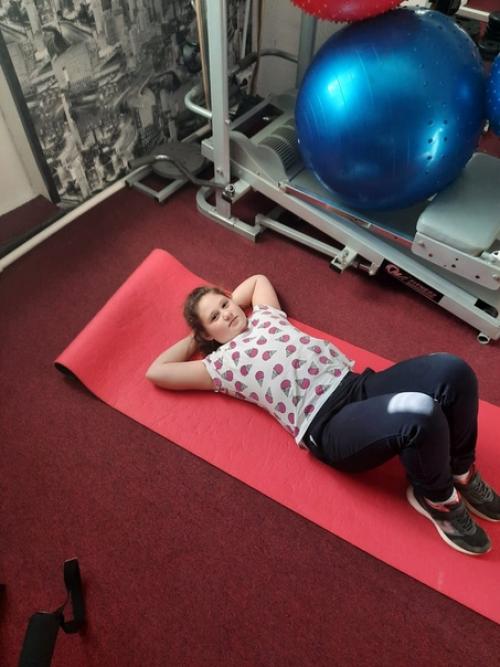 Тренировки укрепляют мышечный корсет, формируют правильную осанку, улучшают работу сердца и дыхательной системы, нормализуют обменные процессы. 01