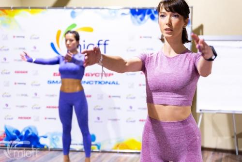 Ходила на днях на пилатес в фитнес клуб, название говорить не буду скажу только что это довольно большая и известная сеть фитнес клубов. 01