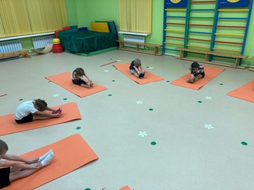 С октября месяца в нашем саду проходят занятия по Танцевальному Фитнесу. 03