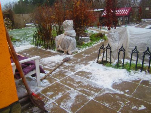 Хозяйственно-бытовое. Утром на улице повсеместно был каток и до сих пор остался. 02 Хозяйственно-бытовое. Утром на улице повсеместно был каток и до сих пор остался. 02