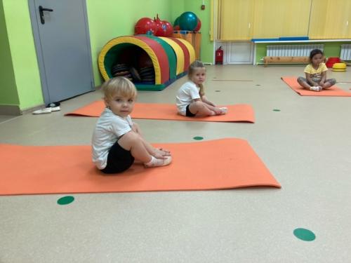 С октября месяца в нашем саду проходят занятия по Танцевальному Фитнесу. 09