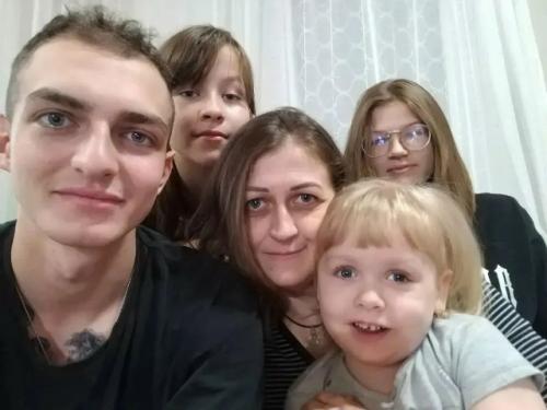 Наша многодетная мама глазева варвара Анатольевна со своими любимыми и дружными детьми.  