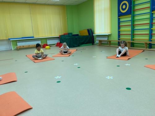 С октября месяца в нашем саду проходят занятия по Танцевальному Фитнесу. 08