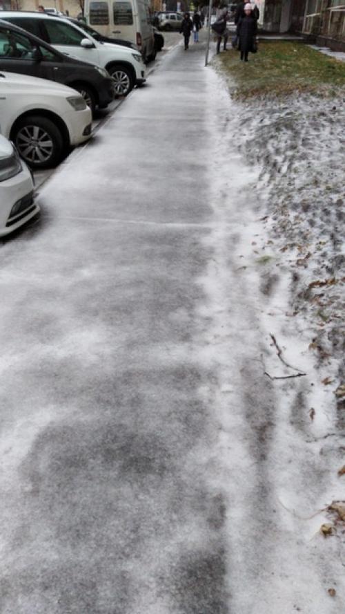 Хозяйственно-бытовое. Утром на улице повсеместно был каток и до сих пор остался. 03 Хозяйственно-бытовое. Утром на улице повсеместно был каток и до сих пор остался. 03