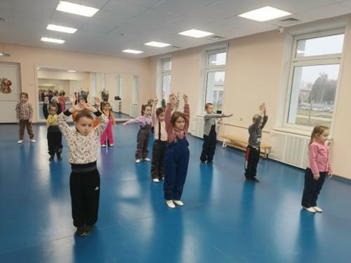 18 ноября 2025 года воспитанники детского сада Колосок посетили физкультурно - спортивный комплекс илем. 03