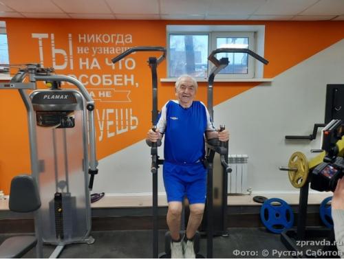 Пришёл Скрюченный, а Сейчас Распрямил Спину: 91-летний хафиз Шакиров занимается в качалке на силовых тренажерах. 02