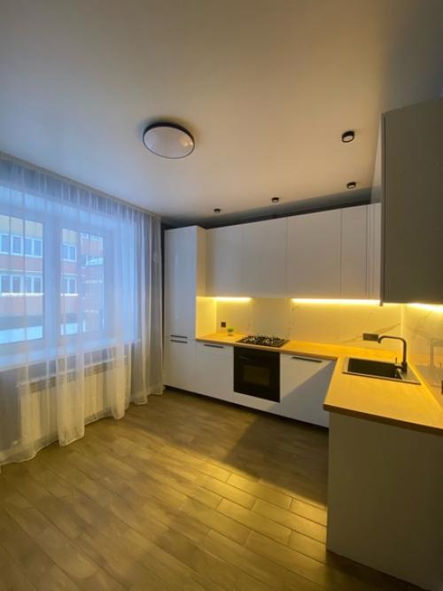 Мы представляем вашему вниманию уютную, светлую 2-комнатную квартиру с поквартирным отоплением в coвpeмeннoм микрорaйoне Фeстивальный. 03