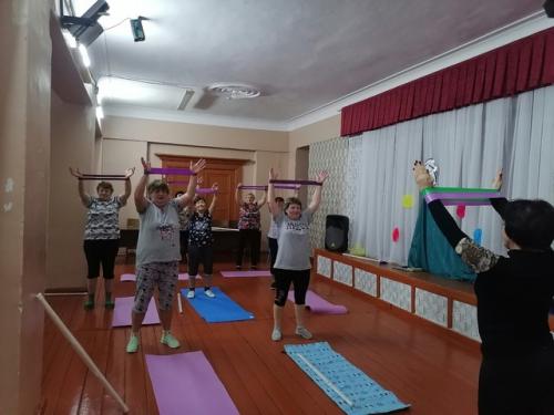 Регулярные физические упражнения предотвращают множество заболеваний и помогают поддерживать хороший тонус организма даже в преклонном возрасте. 01