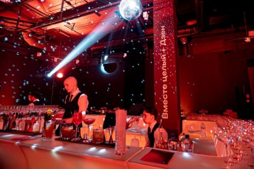 Дзен вечеринку для своих блогеров организовал. 03