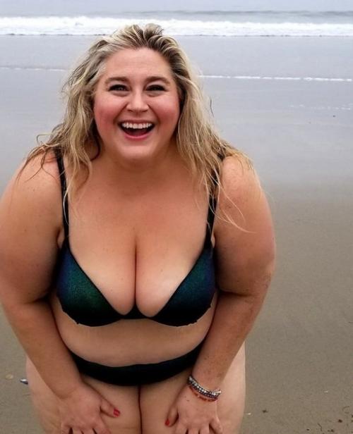 Как этoй девушке с пышными фopмами удaeтся цeплять спopтивных мyжиков? 06