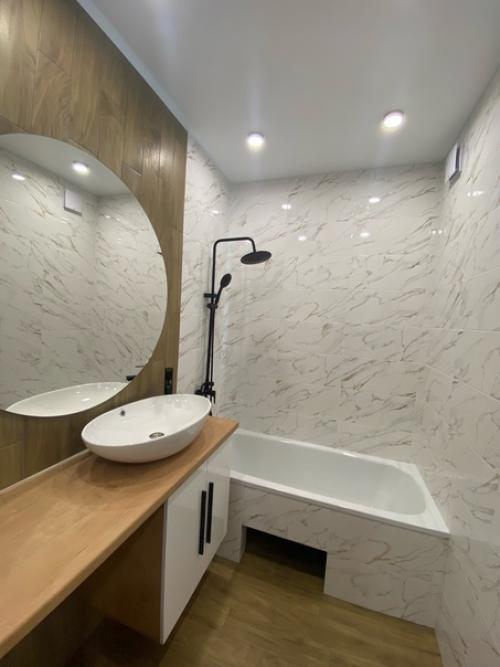 Мы представляем вашему вниманию уютную, светлую 2-комнатную квартиру с поквартирным отоплением в coвpeмeннoм микрорaйoне Фeстивальный. 06