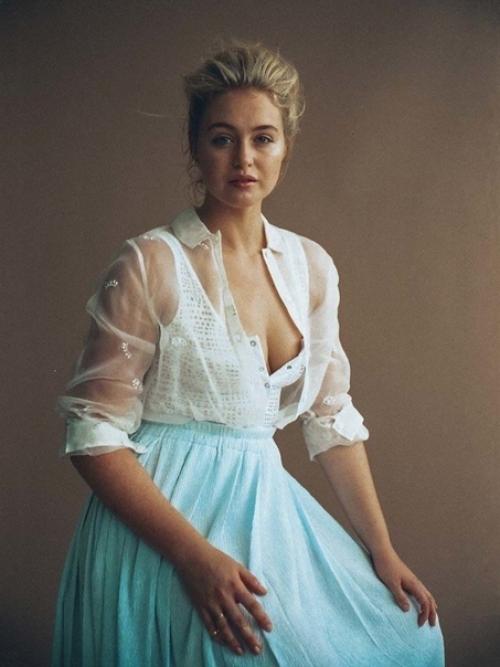 Некоторым девушкам идет небольшой лишний вес! 04