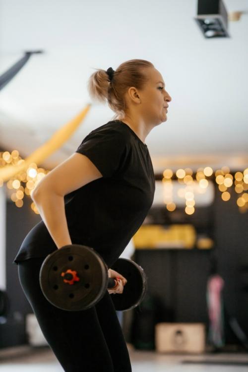 Силовой тренинг, это не история про дикие веса, износ организма и вены наружу ( да да у многих такие ассоциации такие. 
