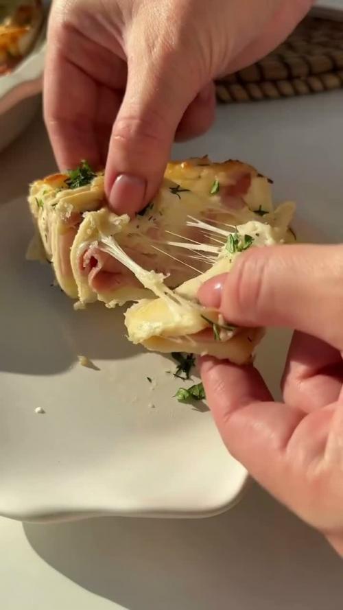 Регина тодоренко не хочет отправлять 7-летнего сына в школу.

