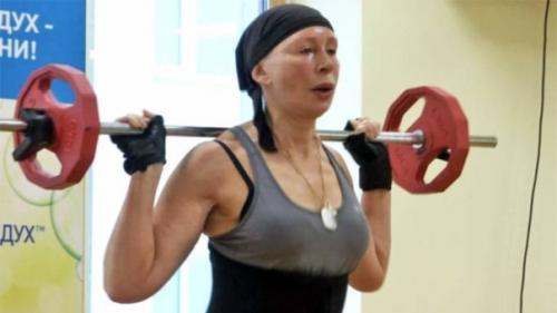 Обычную тренировку 71-летней Татьяны Васильевой выдержит далеко не каждая молодая особа. 02