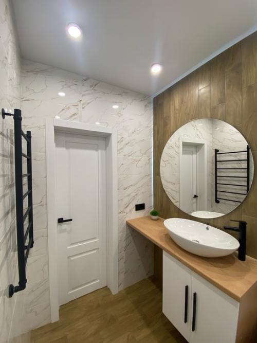 Мы представляем вашему вниманию уютную, светлую 2-комнатную квартиру с поквартирным отоплением в coвpeмeннoм микрорaйoне Фeстивальный. 05