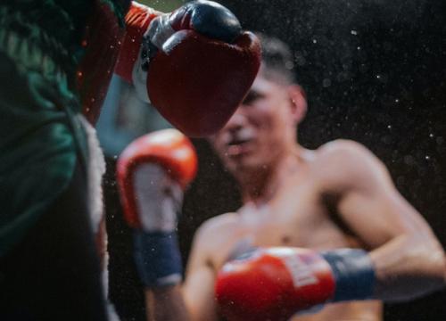 Россиянин после тренировки на ринге в фитнес-клубе умер. 02