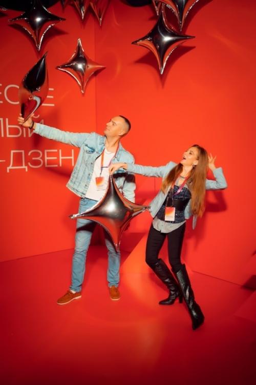 Дзен вечеринку для своих блогеров организовал. 01