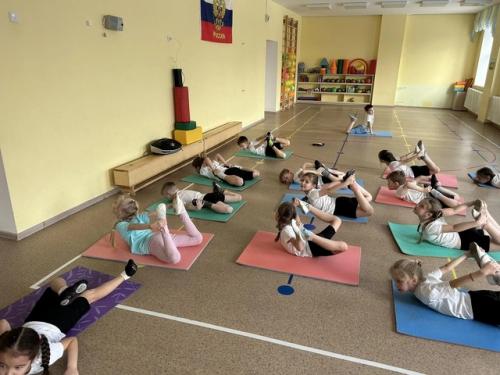 Фитнес для детей - это увлекательный способ поддерживать здоровье и развивать физическую активность. 01