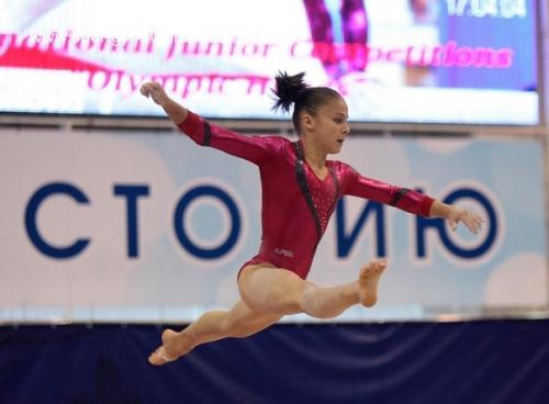 Всем привет. Меня зовут Ткаченко Анастасия Александровна и я - тренер по черлидингу, художественной гимнастике и фитнесу для взрослых. 06