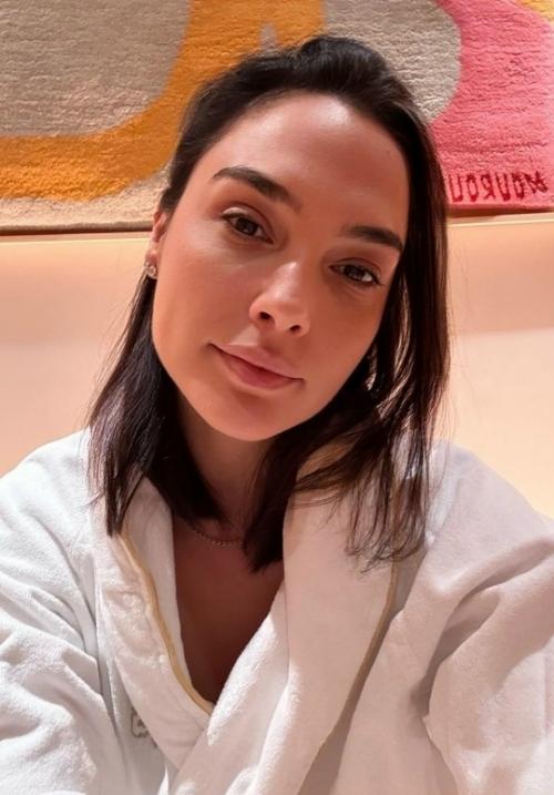 Галь гадот поделилась архивными фото времён беременности и впервые откровенно рассказала, через что ей пришлось пройти. 02