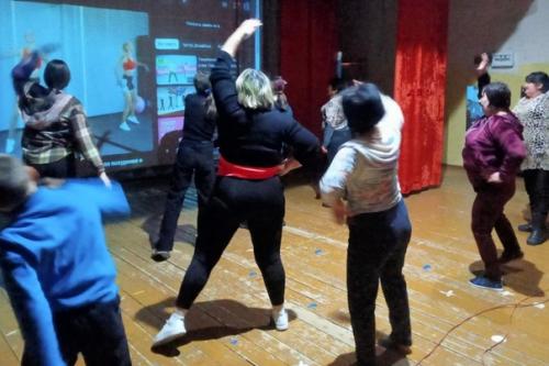 31 января в ДК Зеленодольский прошёл фитнес - час, под руководством руководителя Давлетовой Г. б. 01