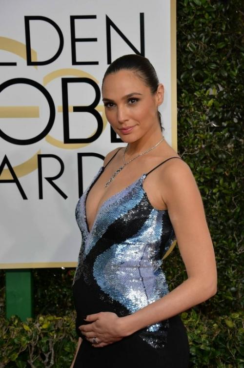 Галь гадот поделилась архивными фото времён беременности и впервые откровенно рассказала, через что ей пришлось пройти. 03