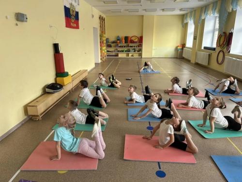 Фитнес для детей - это увлекательный способ поддерживать здоровье и развивать физическую активность. 03