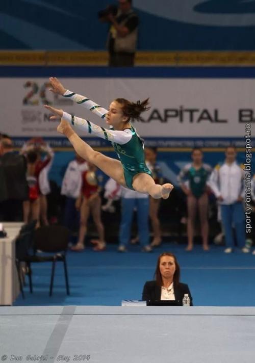 Всем привет. Меня зовут Ткаченко Анастасия Александровна и я - тренер по черлидингу, художественной гимнастике и фитнесу для взрослых. 04