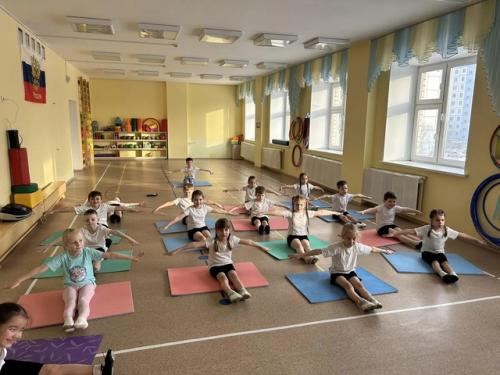 Фитнес для детей - это увлекательный способ поддерживать здоровье и развивать физическую активность. 05