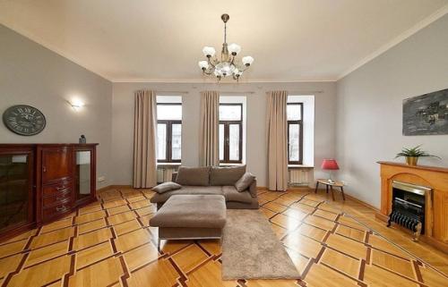 В срочной продаже двухуровневая квартира с видом на воду на Крестовском острове, настоящее воплощение семейных традиций. 08 В срочной продаже двухуровневая квартира с видом на воду на Крестовском острове, настоящее воплощение семейных традиций. 08