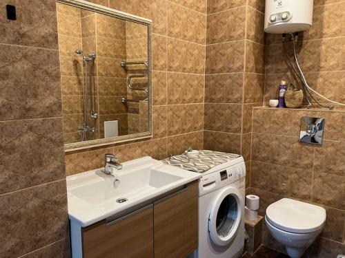 Чистую уютную квартиру в ЖК Солнечный Город на длительный срок сдам. 01