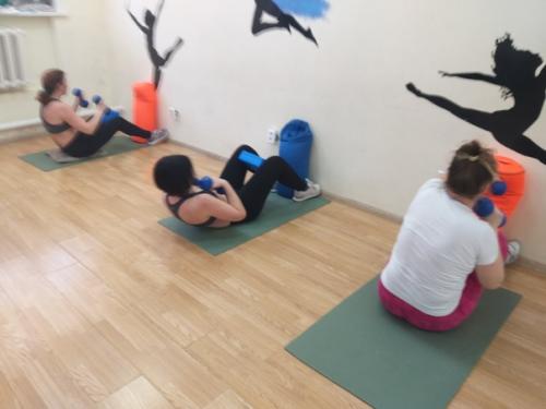 Наши девочки продолжают заниматься, улучшают свое здоровье, настроение и конечно же готовятся встретить лето во всей своей женской красе. 02