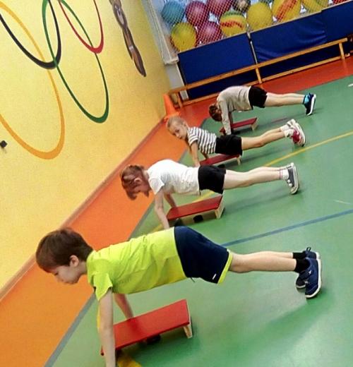 Фитнес - тренировка!  С 2017 года мы внедряем новую форму физкультурных занятий с использованием элементов фитнеса. 01