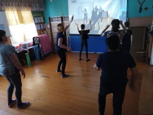 Далеко не каждый человек может регулярно посещать фитнес-клуб или тренажерный зал. 04