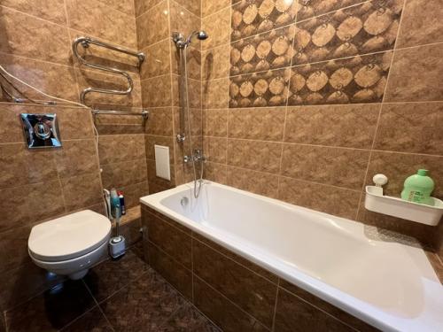 Чистую уютную квартиру в ЖК Солнечный Город на длительный срок сдам. 02