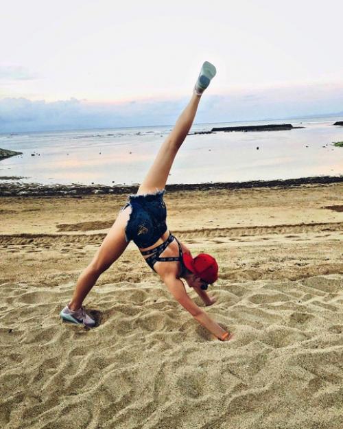 Аделина Сотникова - спортсменка и просто красавица. 01