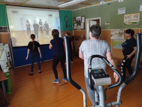 Далеко не каждый человек может регулярно посещать фитнес-клуб или тренажерный зал. 02