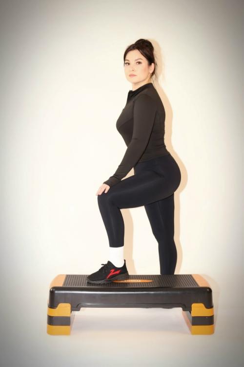 Академия фитнеса и красоты чаровница объявляет набор группы на фитнес тренировки. 01