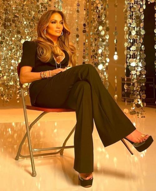 Дженнифер Лопес (53 года). 01