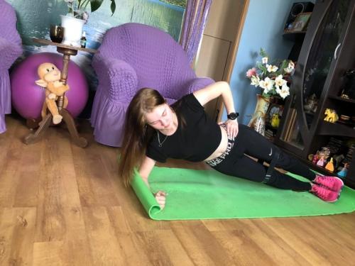 К фотоакции сидимдома присоединяются более взрослые участники. 02