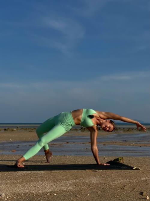 12 лет назад я пришла впервые на йогу в фитнес - центр. 02