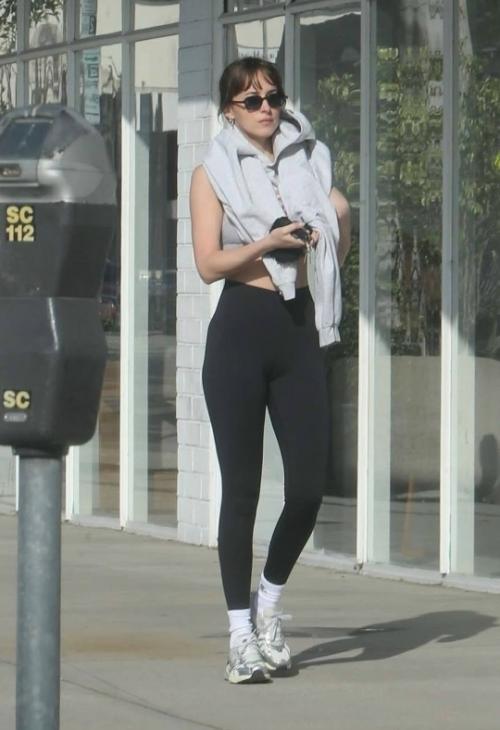 У дакота Джонсон утро началось с тренировки, а закончилось небольшим сюрпризом.
