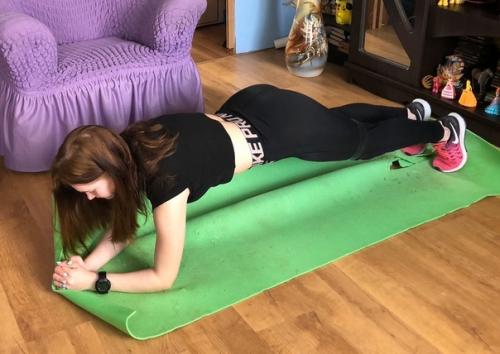 К фотоакции сидимдома присоединяются более взрослые участники. 01