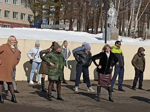 Отметить всемирный день здоровья (7 апреля) всеобщей зарядкой покори свою вершину! 02