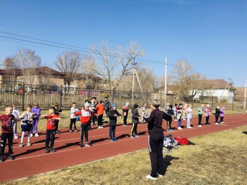 6 апреля по плану недели здоровья, среди вторых классов прошла акция Фитнес Аэробика. 06