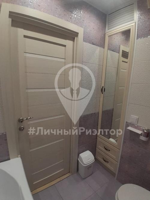 В продаже современная, светлая, просторная евро - 3 ка с видом на Дубовую Аллею в тихом районе города. 08