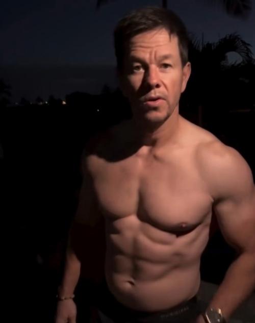 Марк уолберг в 52 года. 02