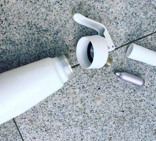 Во Франции фитнес - модель погибла из-за взрыва баллона со сливками. 01